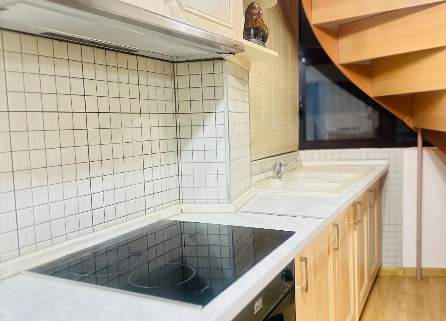 Warm & Spacious Apartment With Balcony Tirana
