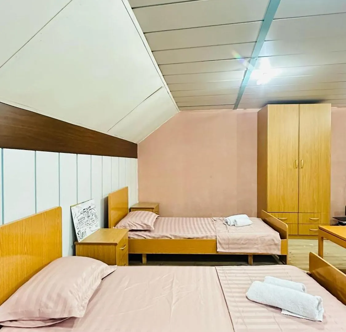 Warm & Spacious Apartment With Balcony Tirana 0*,